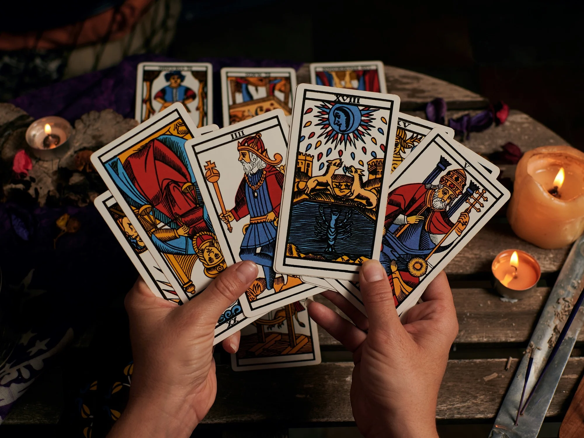  ¿Dónde se originó la lectura de cartas del tarot?
 